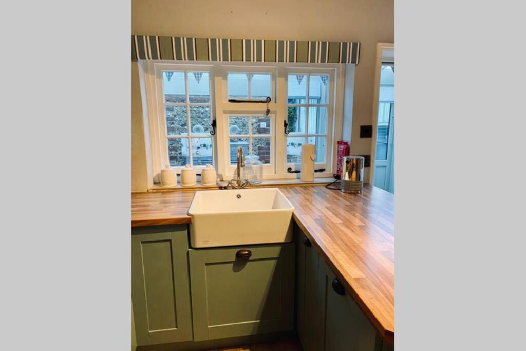 Angel Cottage, Boxgrove, Chichester - Relax And Unwind ภายนอก รูปภาพ